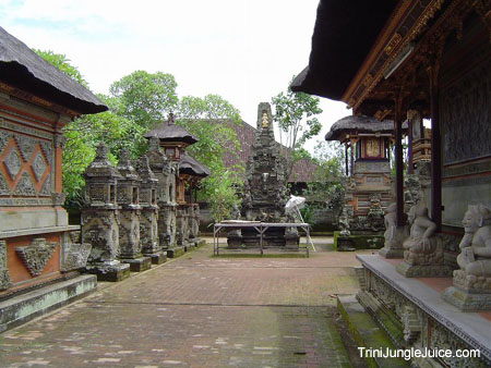 bali2004-103