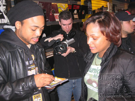 machel_signing-03