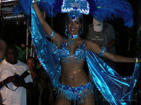 poison_2k6_launch-080