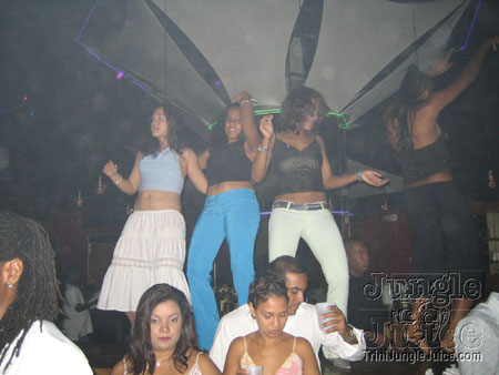 red_dight_district-21