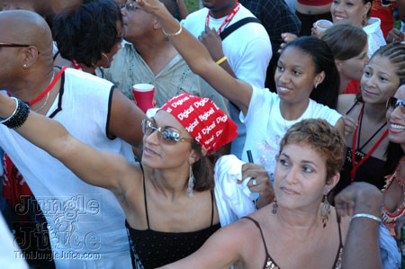 beach_house_carnival_2006-018