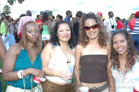 beach_house_carnival_2006-034