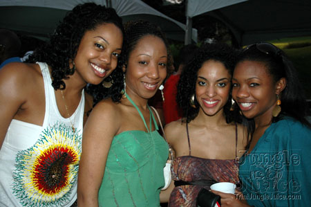 beach_house_carnival_2006-098