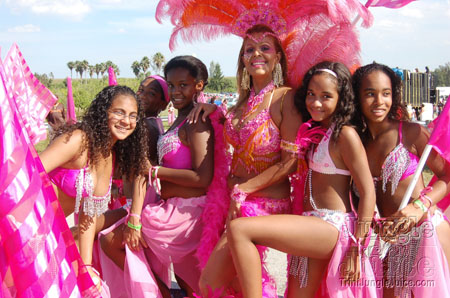 broward_carnival_2006_pt1-042