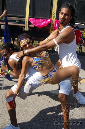 broward_carnival_2006_pt1-076