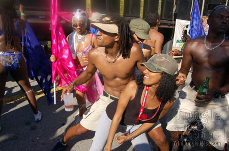 broward_carnival_2006_pt1-078