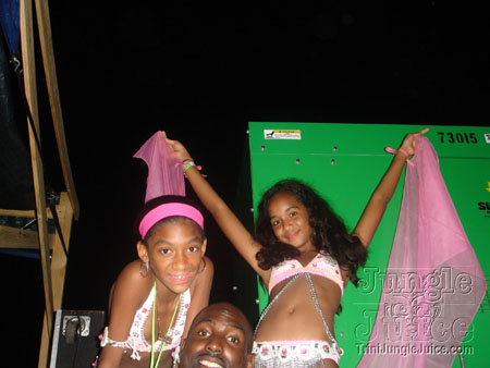 broward_carnival_2006_pt2-075