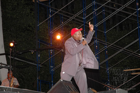 carnival_in_nyc_2006-24