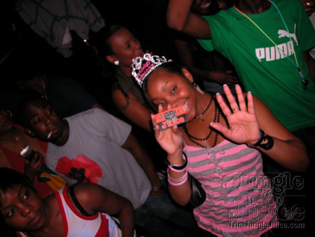 cocoyea_redwhiteblack-08