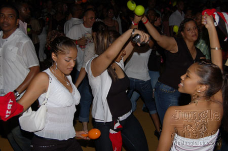 miami_flygirls_fiesta-14