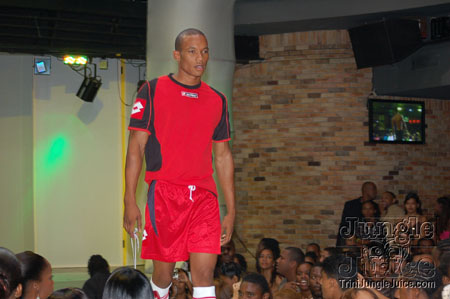 synergy_supermodel_2006-027