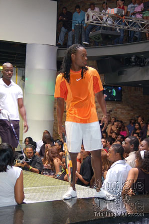 synergy_supermodel_2006-031