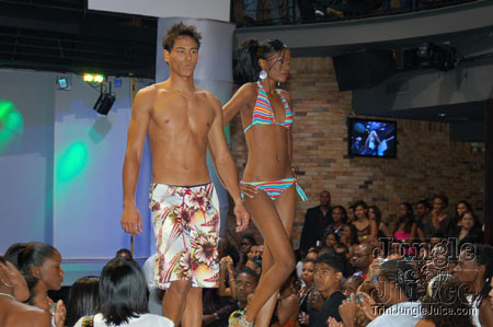 synergy_supermodel_2006-045