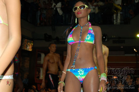 synergy_supermodel_2006-081