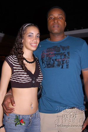 under_the_mistletoe-003