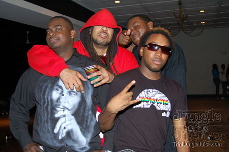 under_the_mistletoe-009