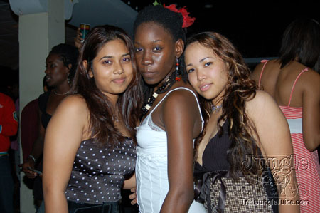 under_the_mistletoe-016