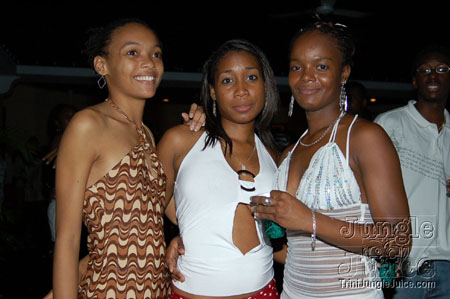 under_the_mistletoe-018