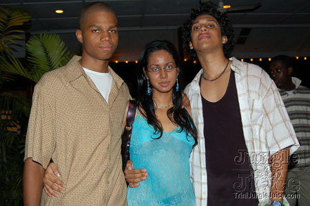 under_the_mistletoe-019