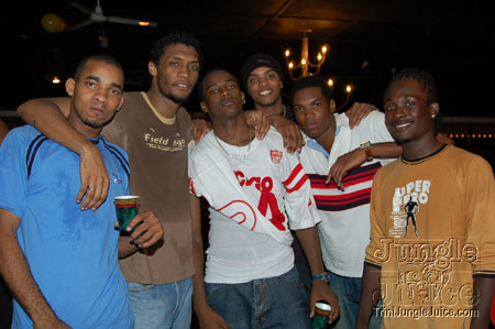 under_the_mistletoe-022