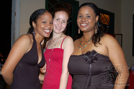 under_the_mistletoe-024