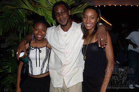 under_the_mistletoe-025