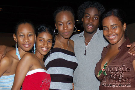 under_the_mistletoe-028