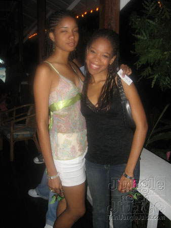 under_the_mistletoe-030