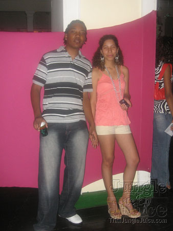 under_the_mistletoe-032