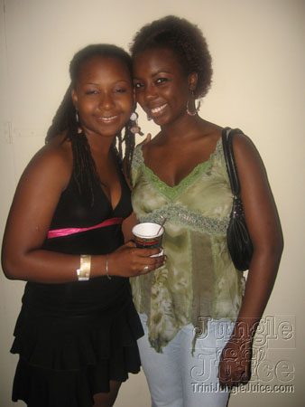 under_the_mistletoe-037