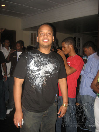 under_the_mistletoe-042