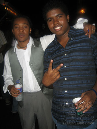 under_the_mistletoe-043