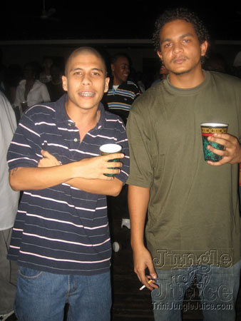 under_the_mistletoe-044