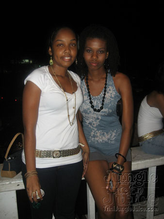 under_the_mistletoe-047