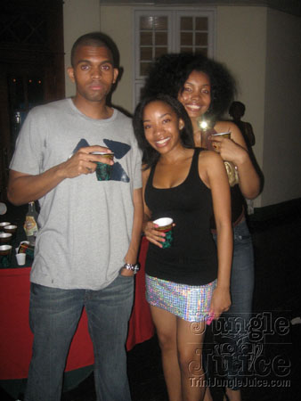 under_the_mistletoe-051