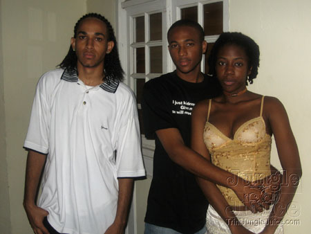 under_the_mistletoe-052