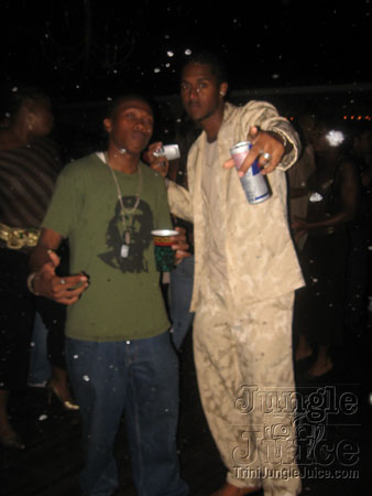 under_the_mistletoe-056