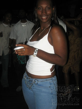 under_the_mistletoe-058