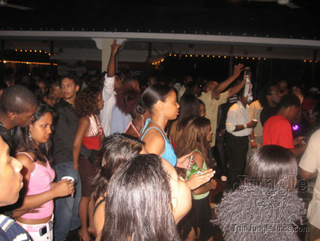 under_the_mistletoe-063