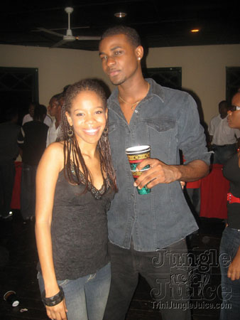 under_the_mistletoe-075