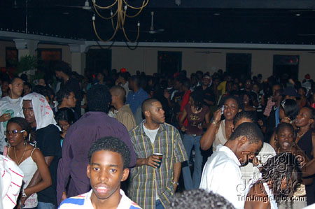 under_the_mistletoe-094