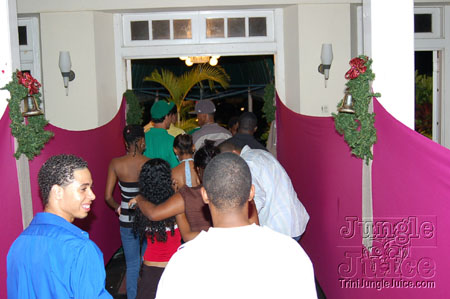 under_the_mistletoe-097