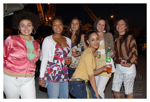 amnesia_boat_cruise_2007-001