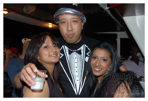 amnesia_boat_cruise_2007-034