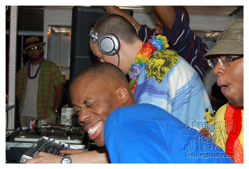 amnesia_boat_cruise_2007-051