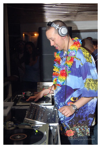 amnesia_boat_cruise_2007-125