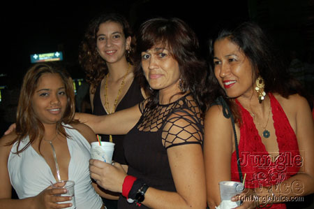 bazoodee_friday_2k7-090