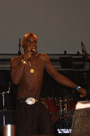 bazoodee_friday_2k7-100