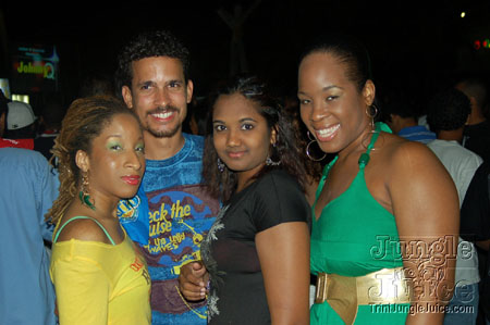 bazoodee_friday_2k7-110