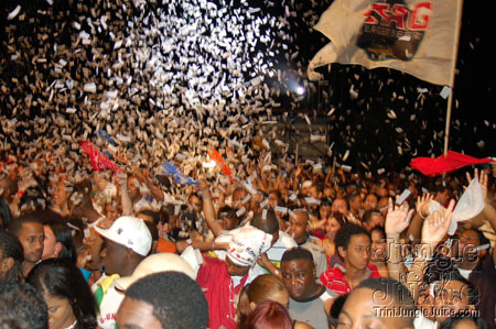 bazoodee_friday_2k7-122